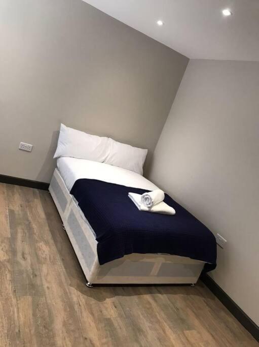 Апартаменты Bedfont House Хитроу Экстерьер фото